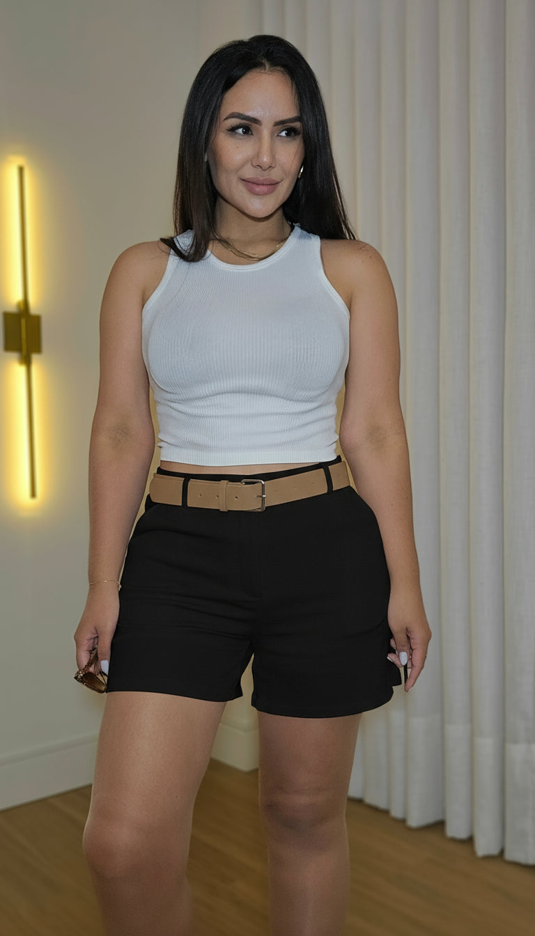 Short em Alfaiataria com Botão de Strass e forro