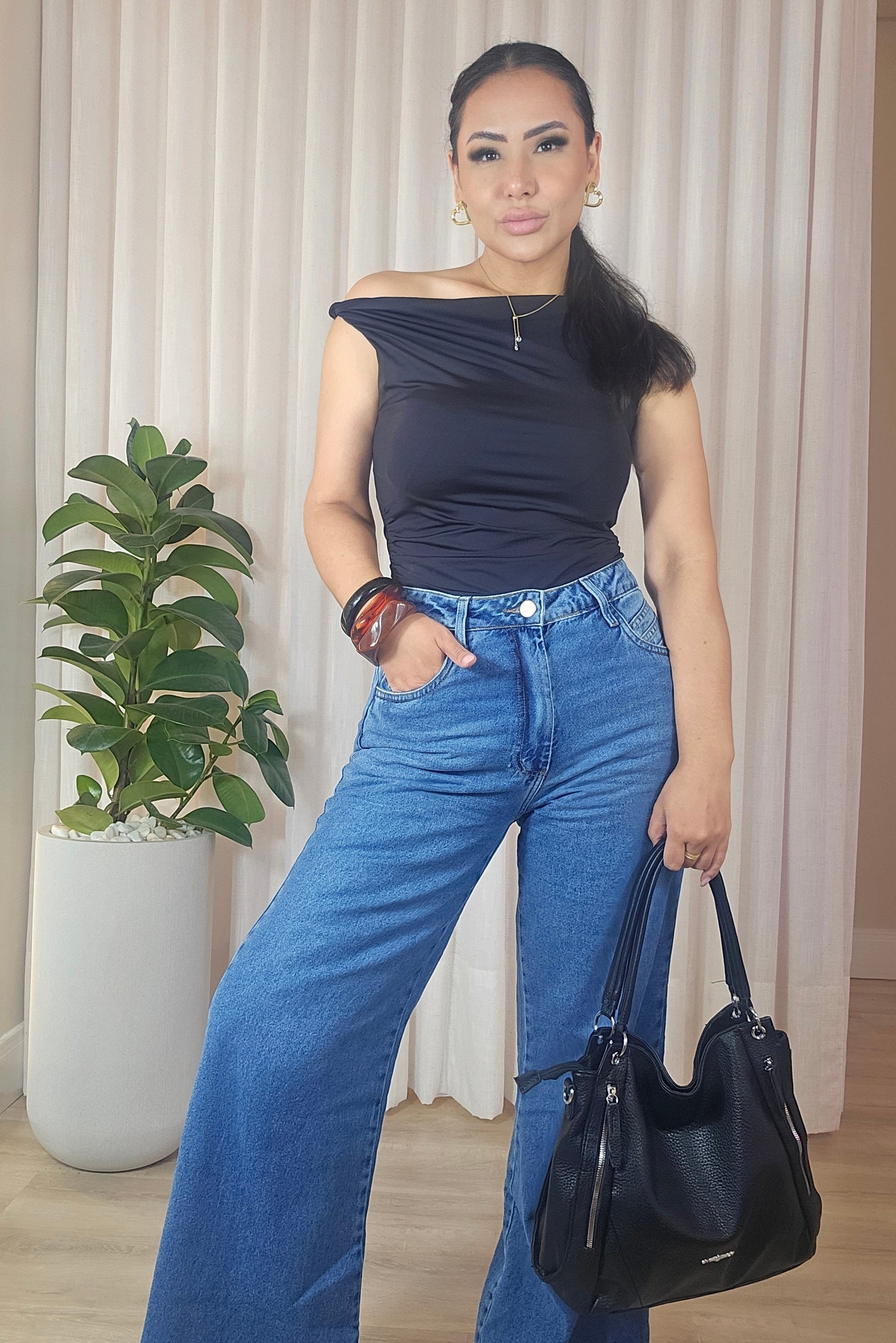 Blusa Assimétrica em Malha fria Premium com Elastano