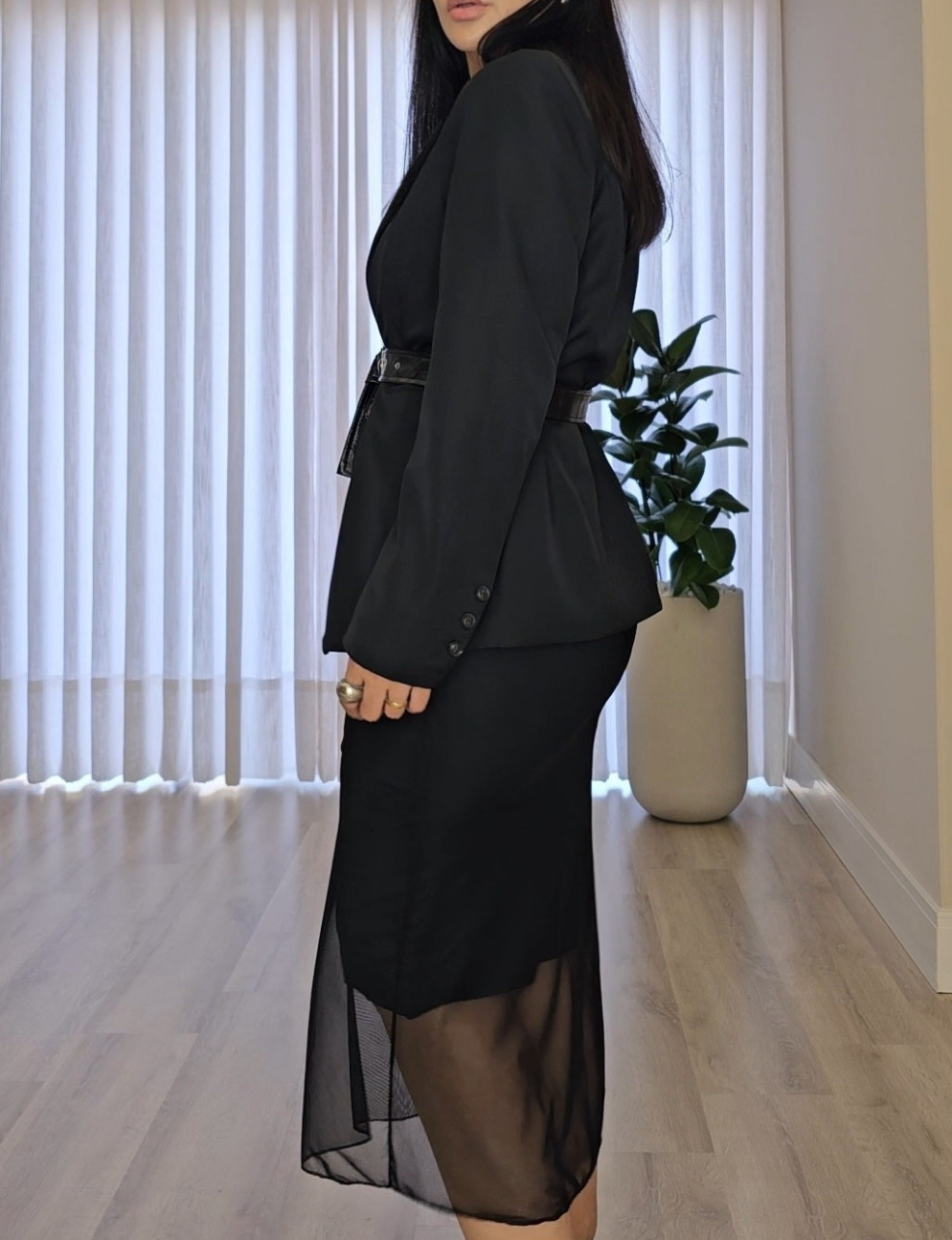 Vestido midi preto em tule liso - alças com regulagem e forro