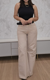 Calça Pantalona feminina nude em Sarja com cintura alta e bolsos – Ellen