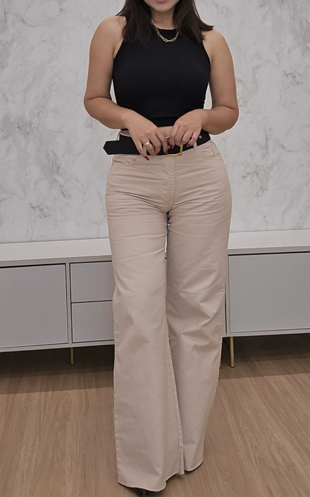 Calça Pantalona feminina nude em Sarja com cintura alta e bolsos – Ellen