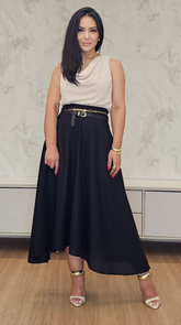 Saia midi preta evasê com cintura alta de linho - elegante e atemporal
