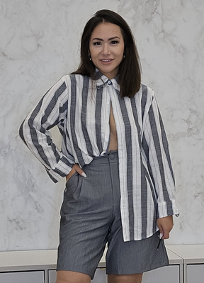 Camisa Feminina Oversized Listrada - moderna e despojada