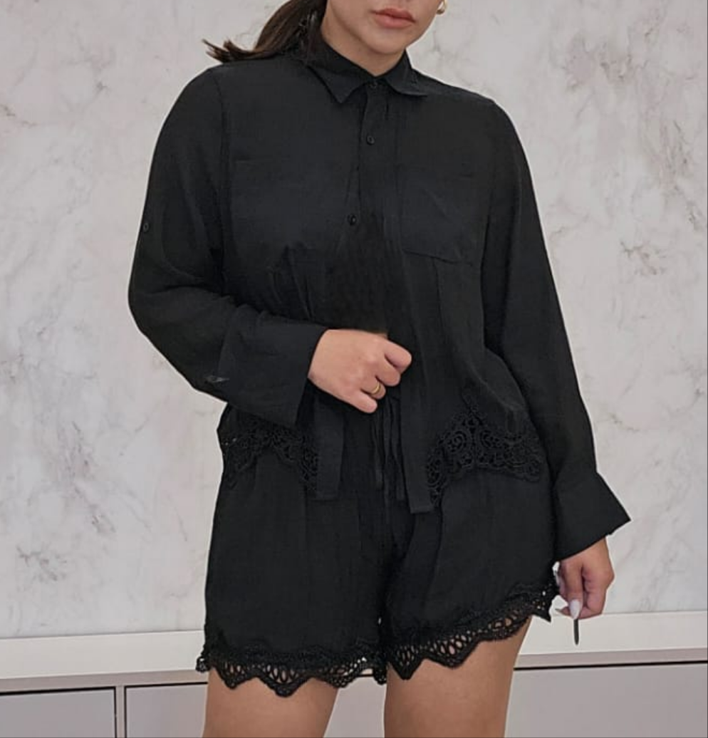 Conjunto Feminino preto com camisa e short - Detalhes em Renda