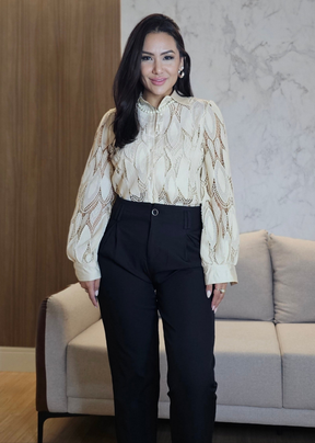 Calça Skinny Feminina de Alfaiataria Preta com Pregas Frontais