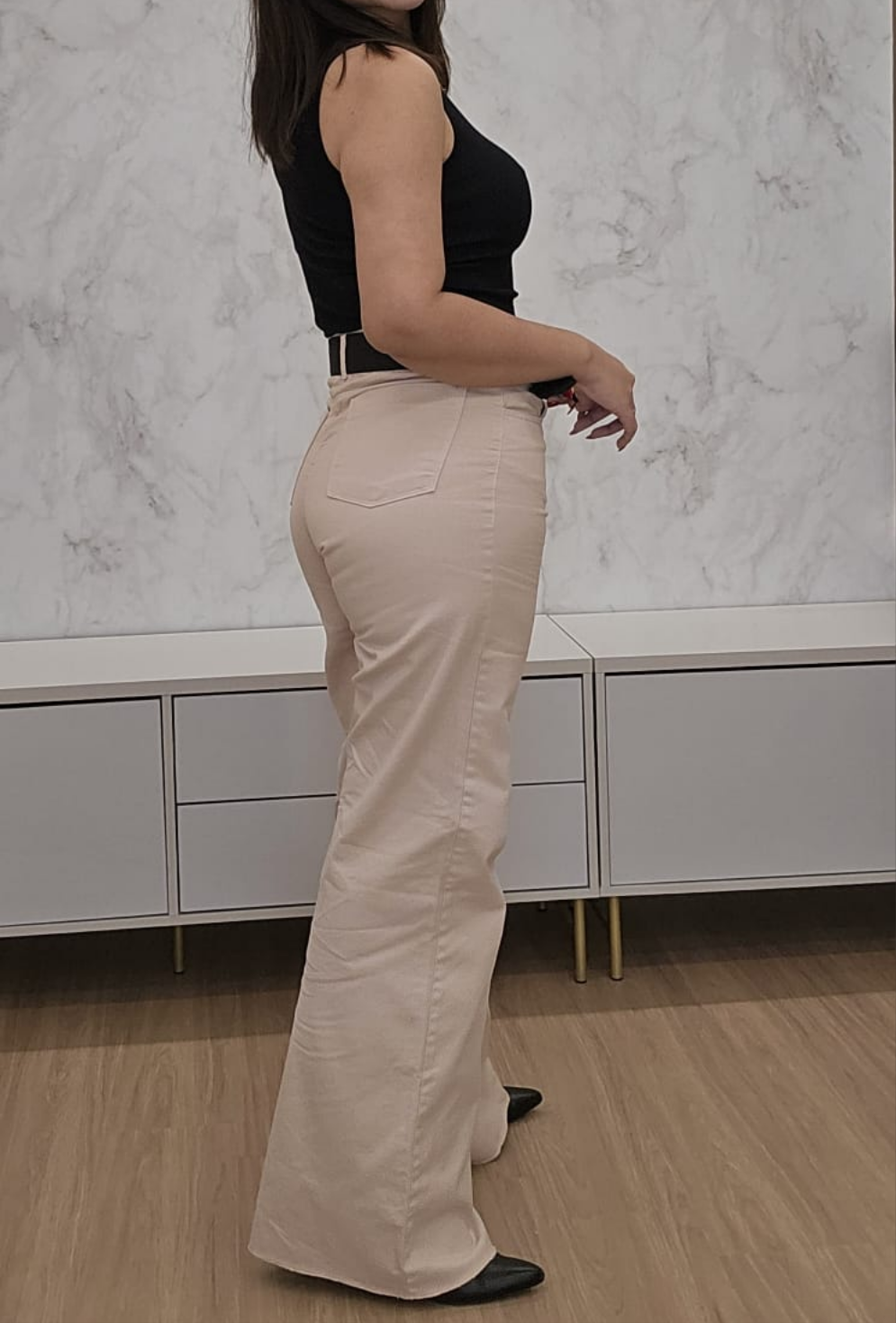 Calça Pantalona feminina nude em Sarja com cintura alta e bolsos – Ellen