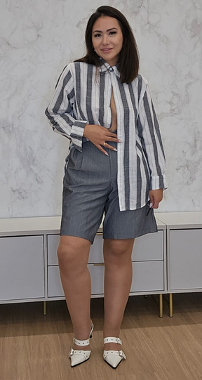 Camisa Feminina Oversized Listrada - moderna e despojada