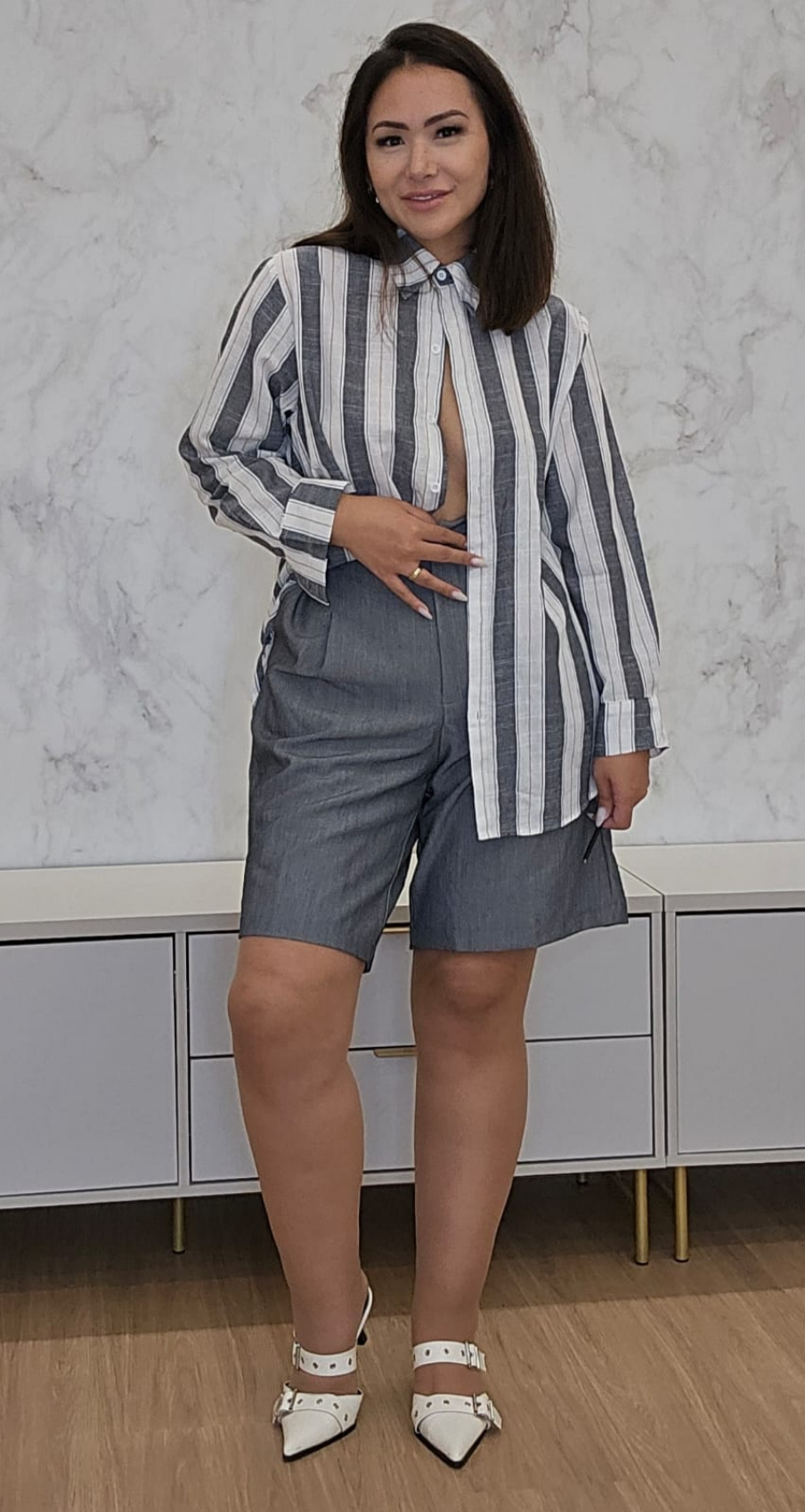 Camisa Feminina Oversized Listrada - moderna e despojada