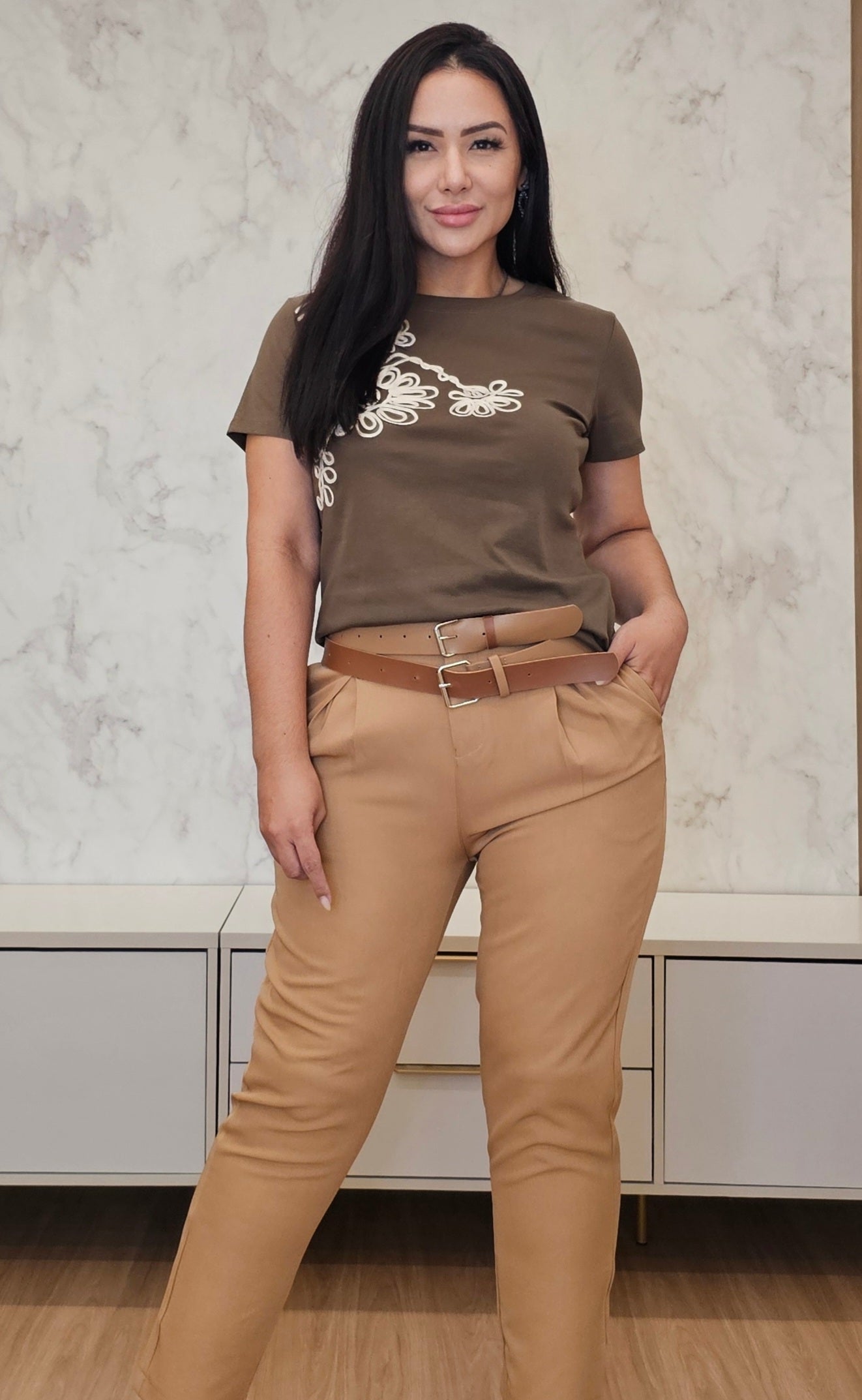 Calça Skinny Feminina de Alfaiataria nude com Pregas Frontais