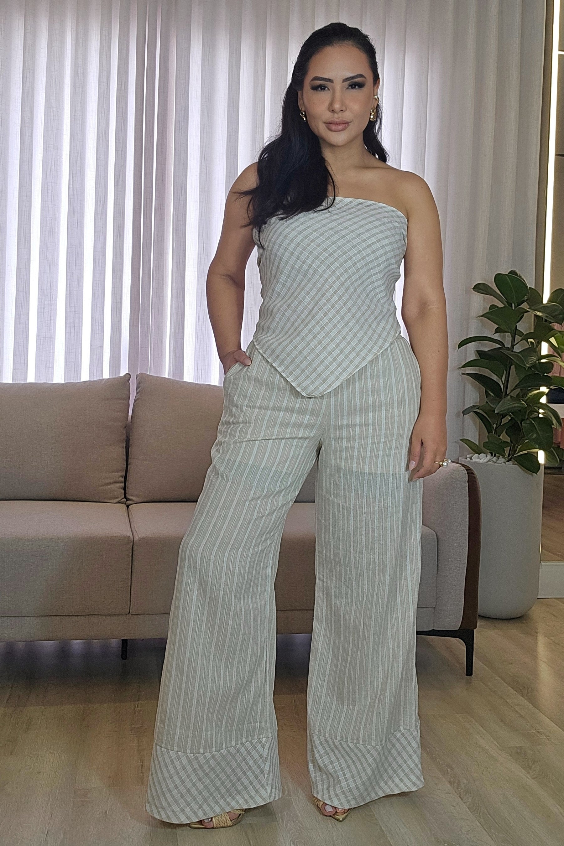 Conjunto bege de Calça listrada e lenço versátil