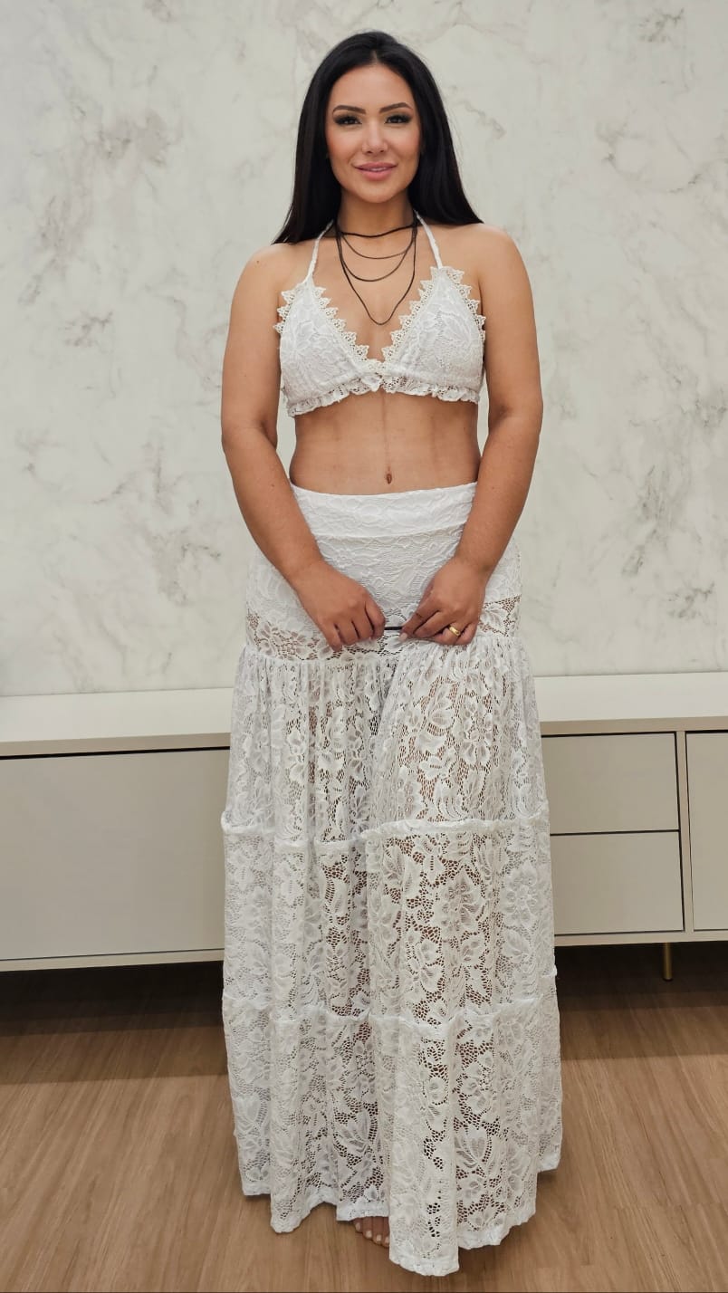 Conjunto/saída de praia em renda branca com forro e amarração