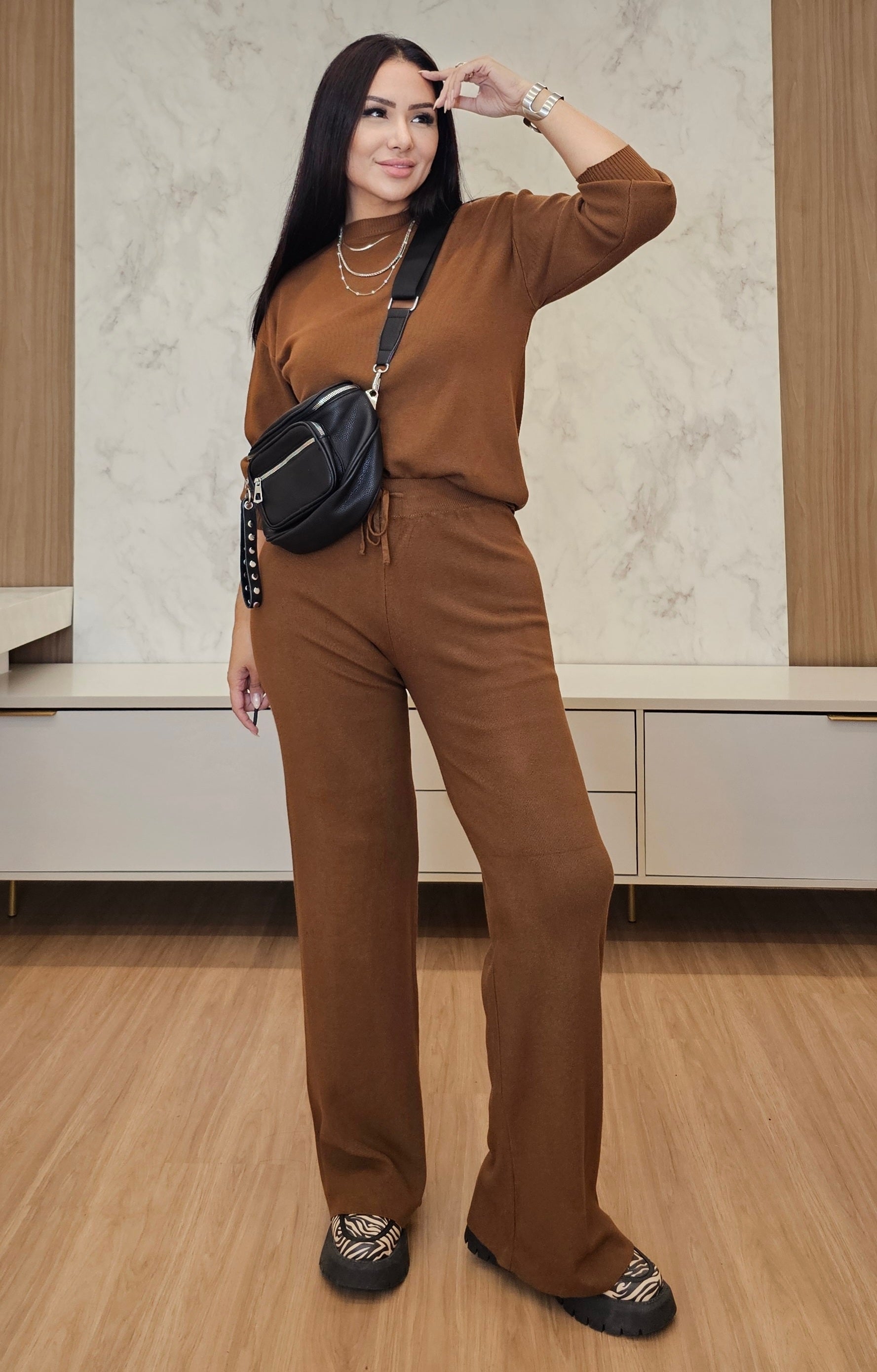 Conjunto feminino de tricot canelado marrom – conforto, estilo e elegância no seu dia a dia