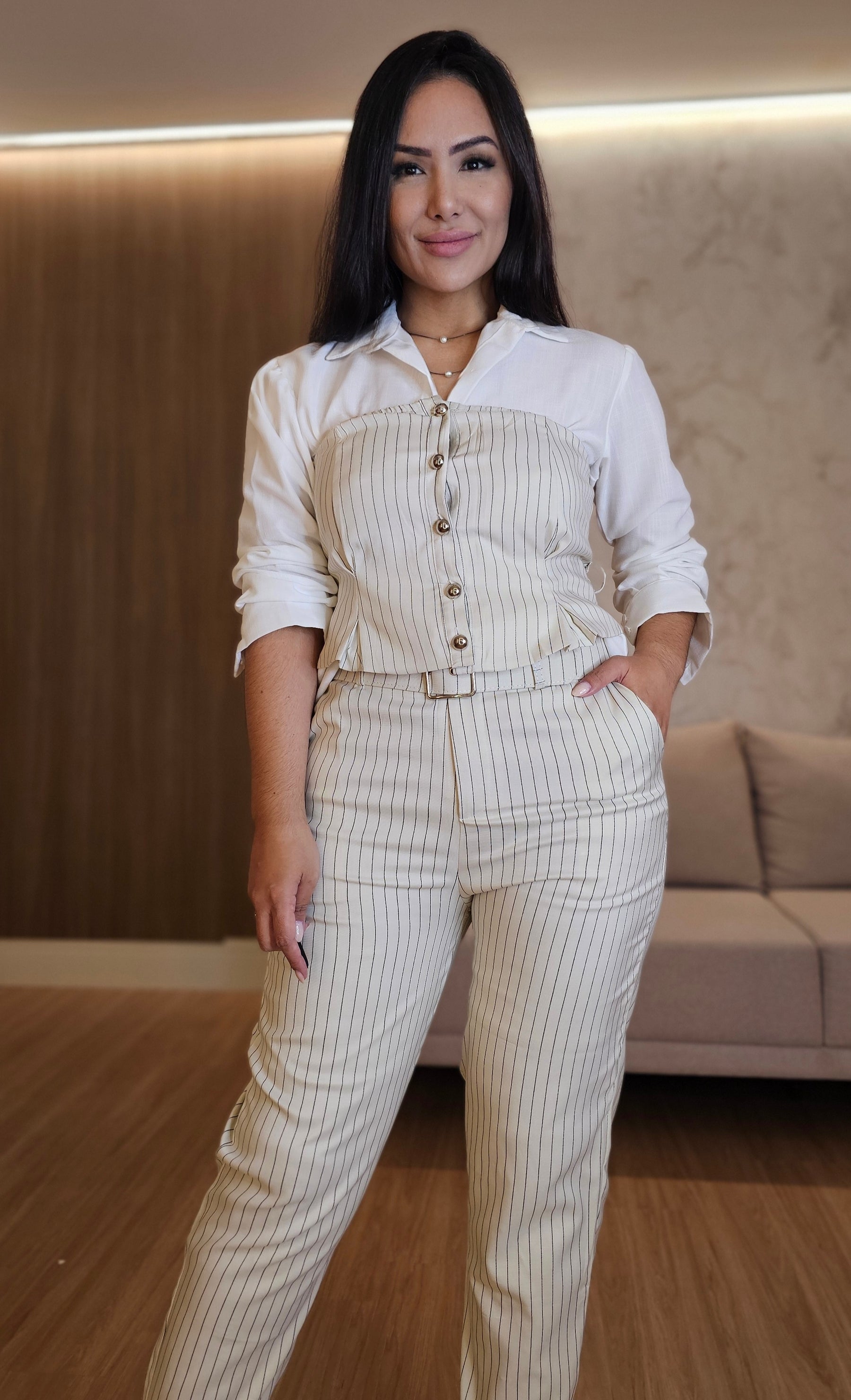 Conjunto Feminino Alfaiataria Risca de Giz – Elegância Atemporal com Versatilidade Moderna