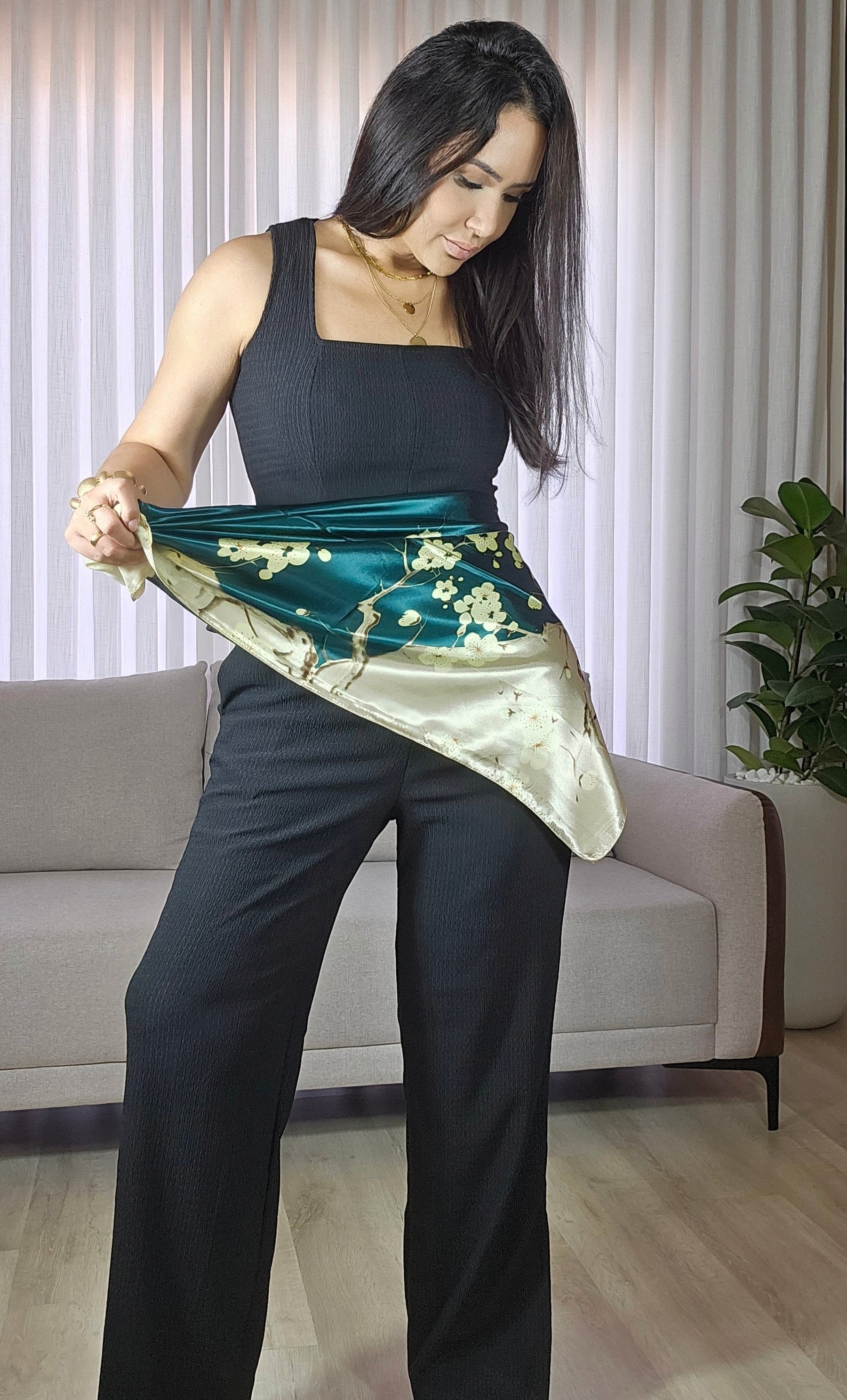 Lenço Verde acetinado com Estampa Floral