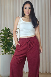 Calça pantalona Manu em Veludo Cotelê - Em cores