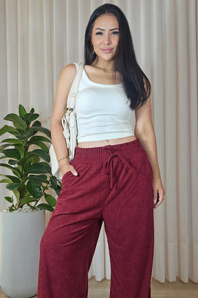 Calça pantalona Manu em Veludo Cotelê - Em cores