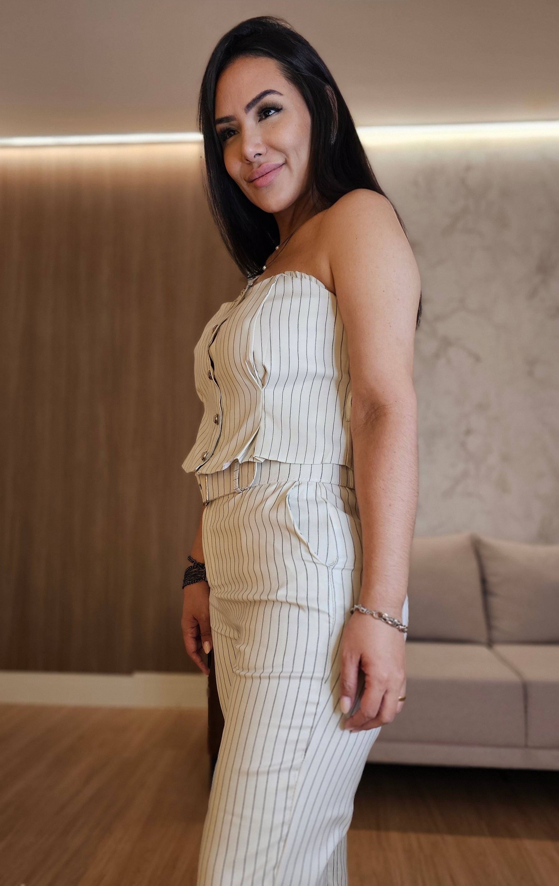 Conjunto Feminino Alfaiataria Risca de Giz – Elegância Atemporal com Versatilidade Moderna