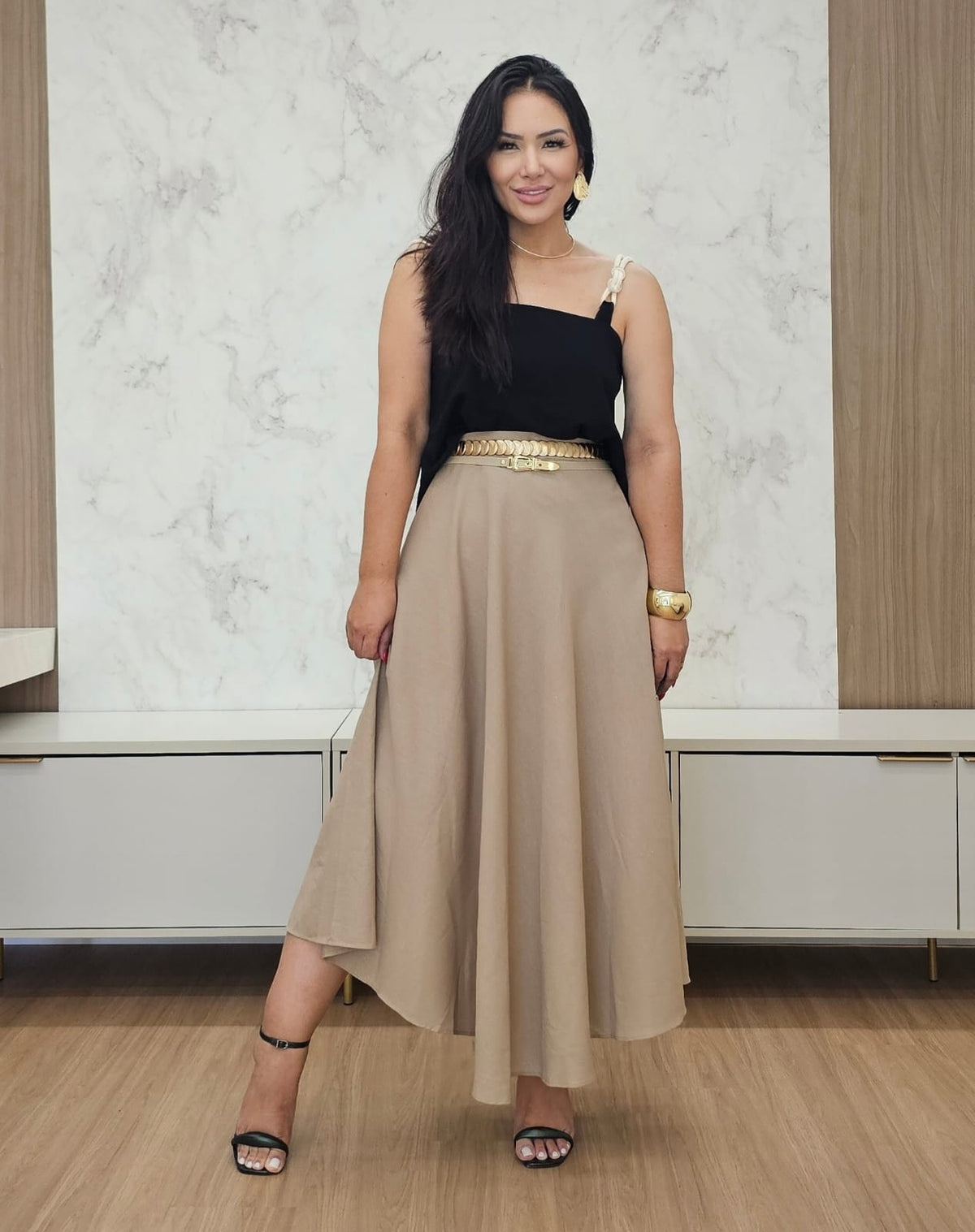 Saia midi evasê em linho Mocha Mousse