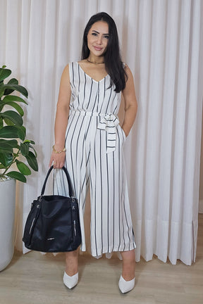 Macacão Pantacourt Listrado Feminino Amplo com Faixa