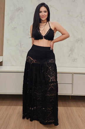 Conjunto/saída de praia em renda preta com forro e amarração