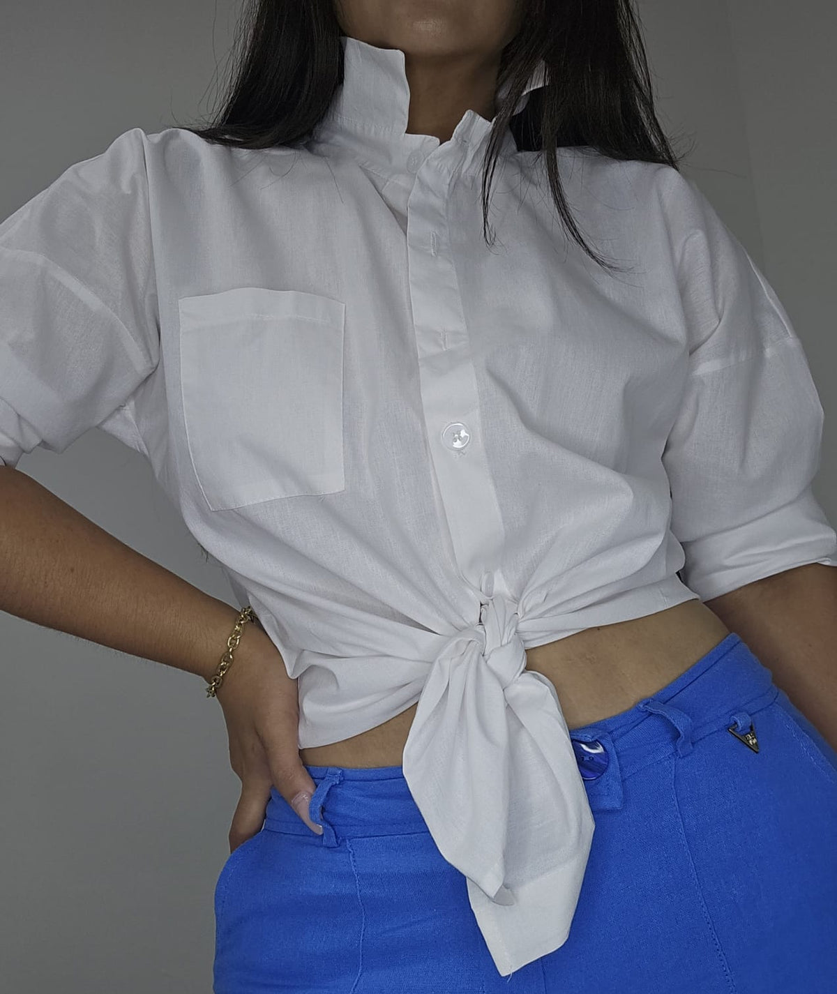 Camisa feminina branca de algodão Oversized - básica e clássica