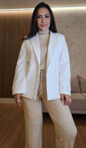 Blazer Feminino Branco de Alfaiataria – Estrutura, elegância e caimento impecável