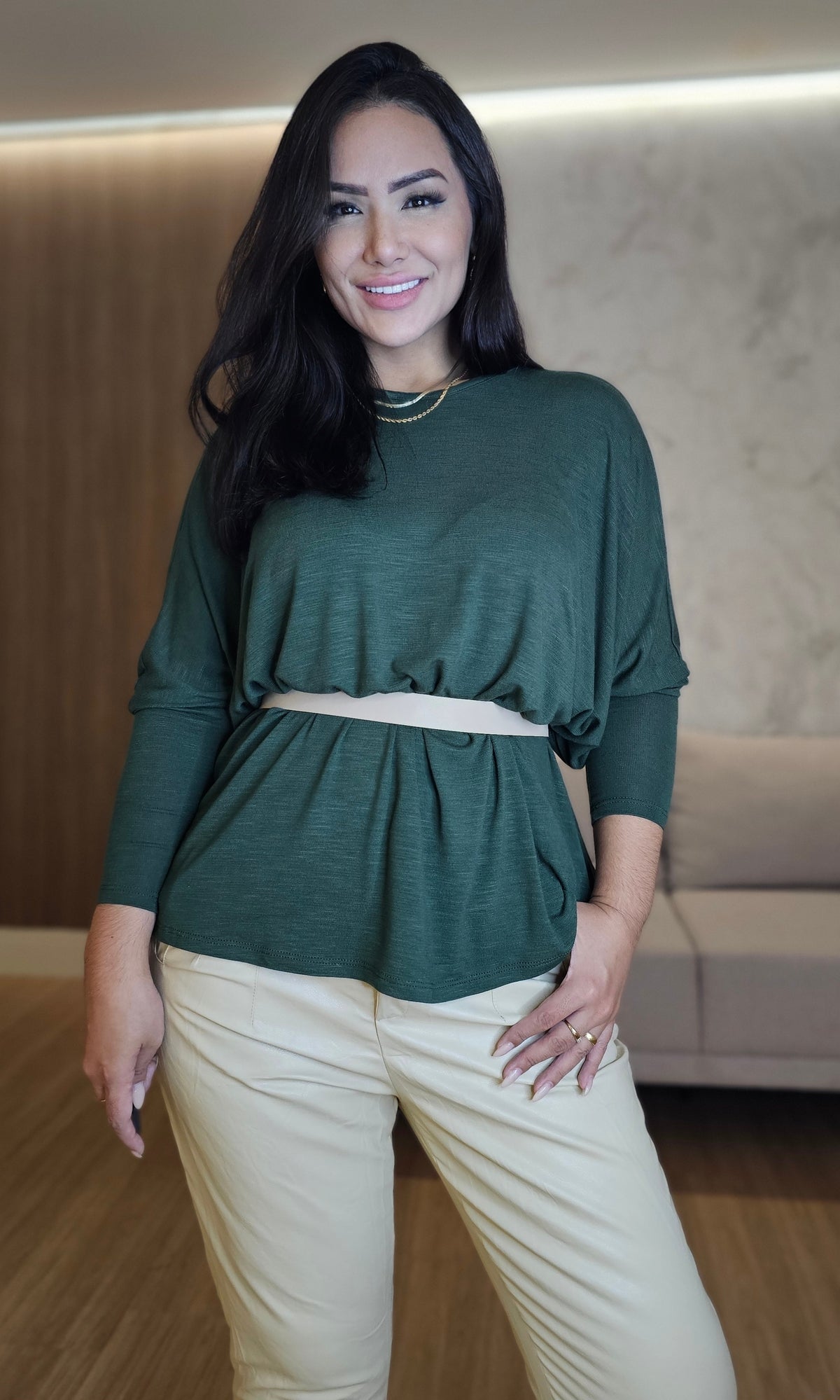 Blusa Feminina Verde Manga Longa – Modelagem Ampla e Elegante