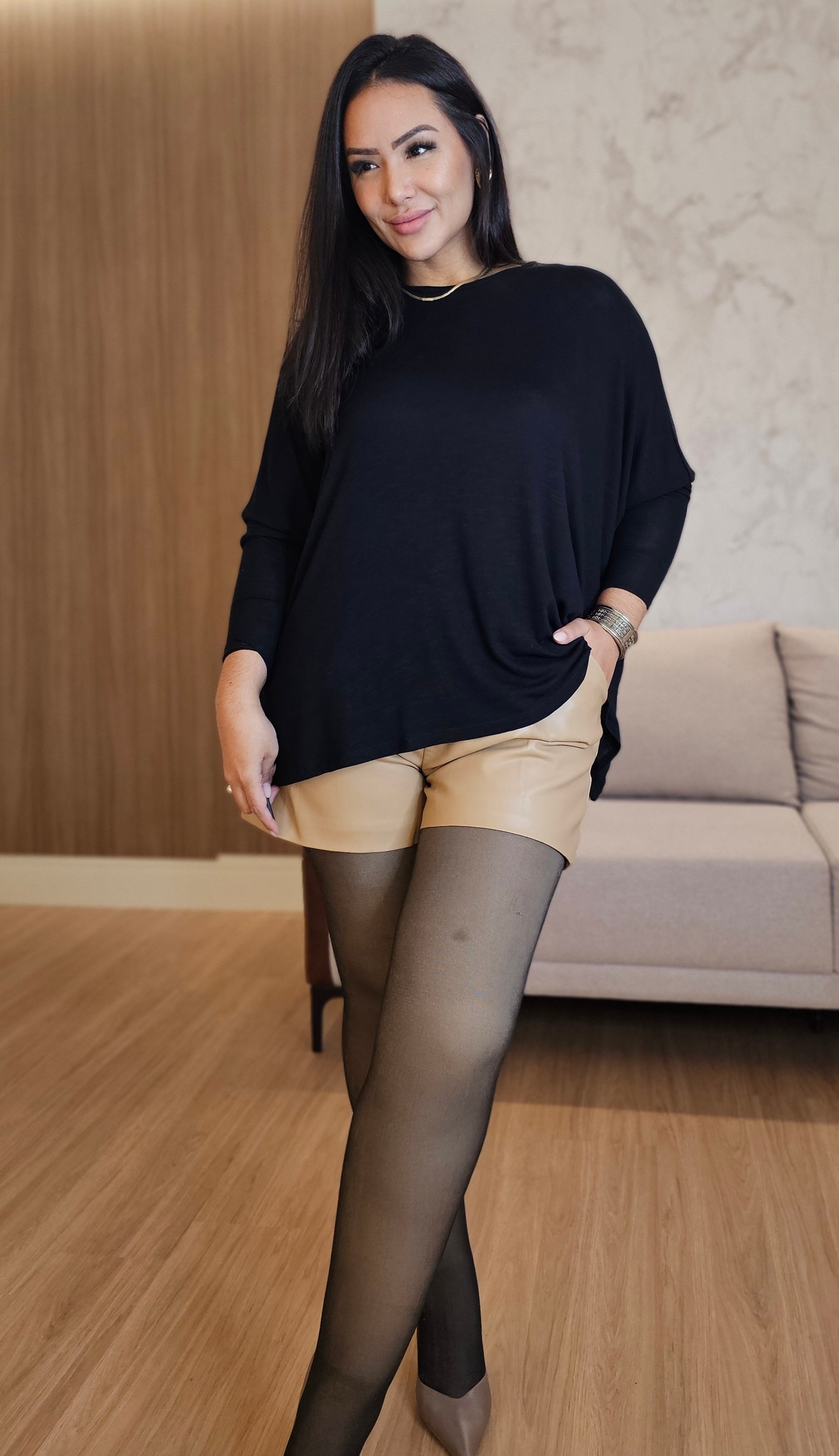 Blusa Feminina Preta Manga Longa – Modelagem Ampla e Elegante