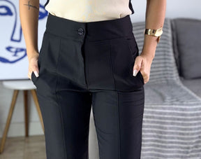 Calça feminina de Alfaiataria com Fenda na Barra na Cor Preta – Donna