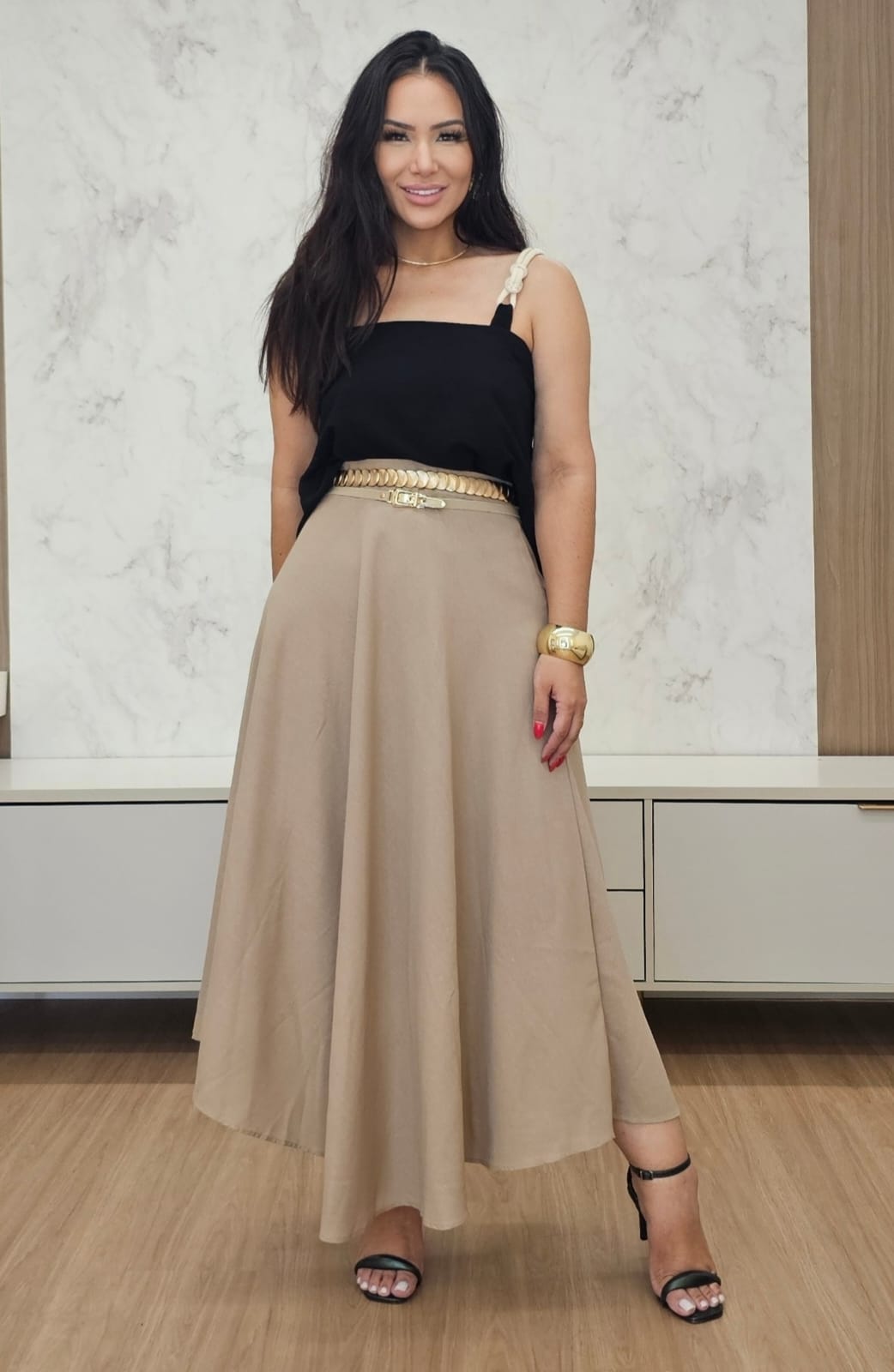 Saia midi evasê em linho Mocha Mousse