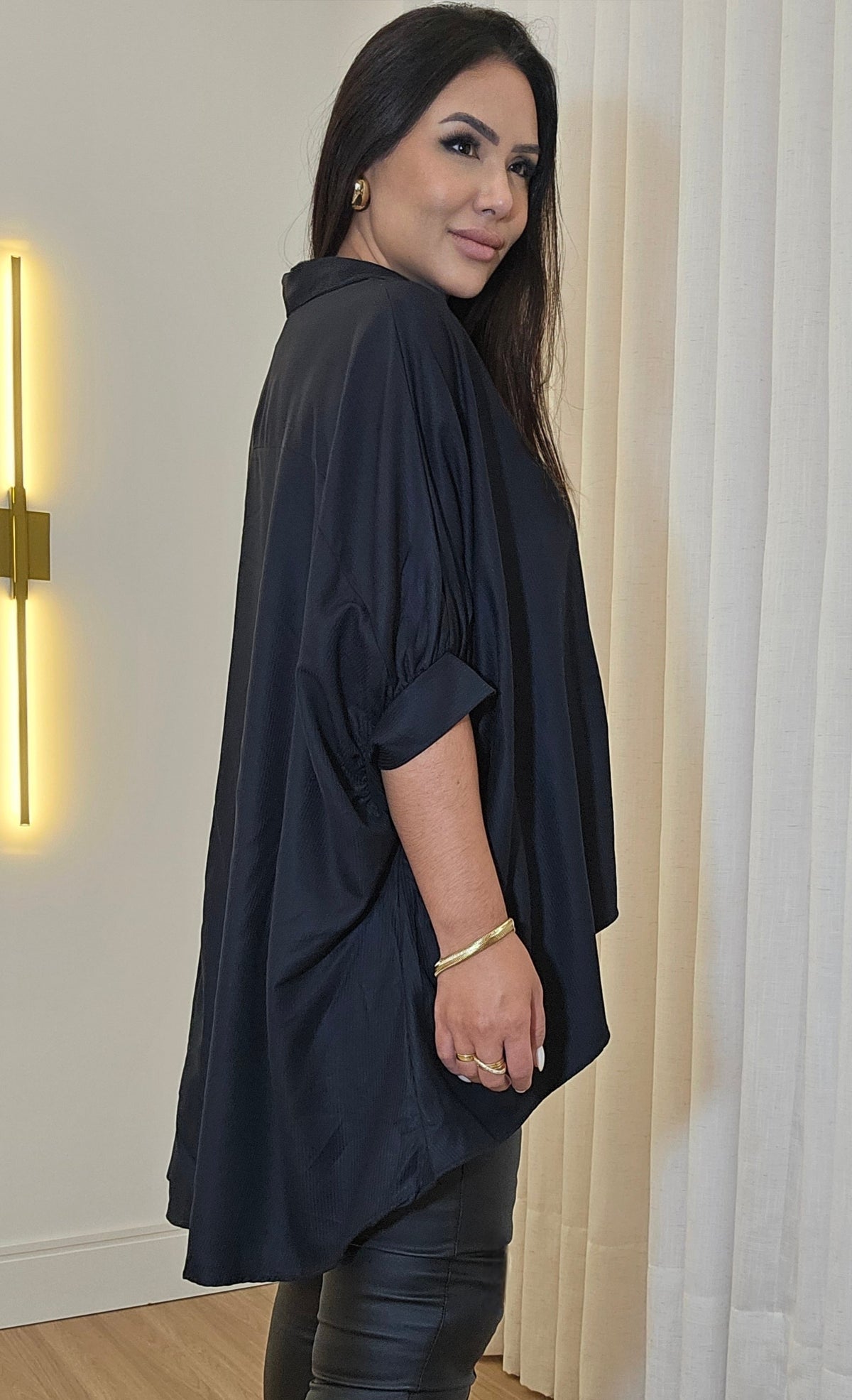 Camisa Mullet feminina oversized preta em viscose premium