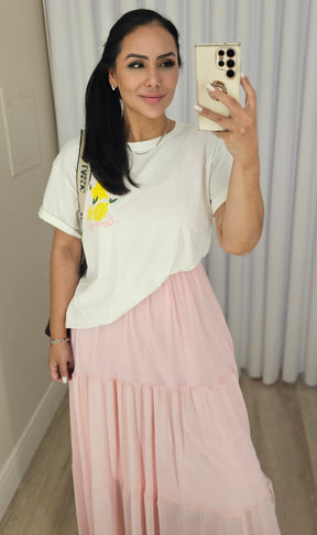 Vestido longo feminino fluído em tule rosa com faixa de amarração