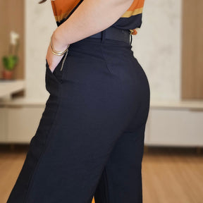 Calça feminina de Alfaiataria na Cor Preta - Kátia