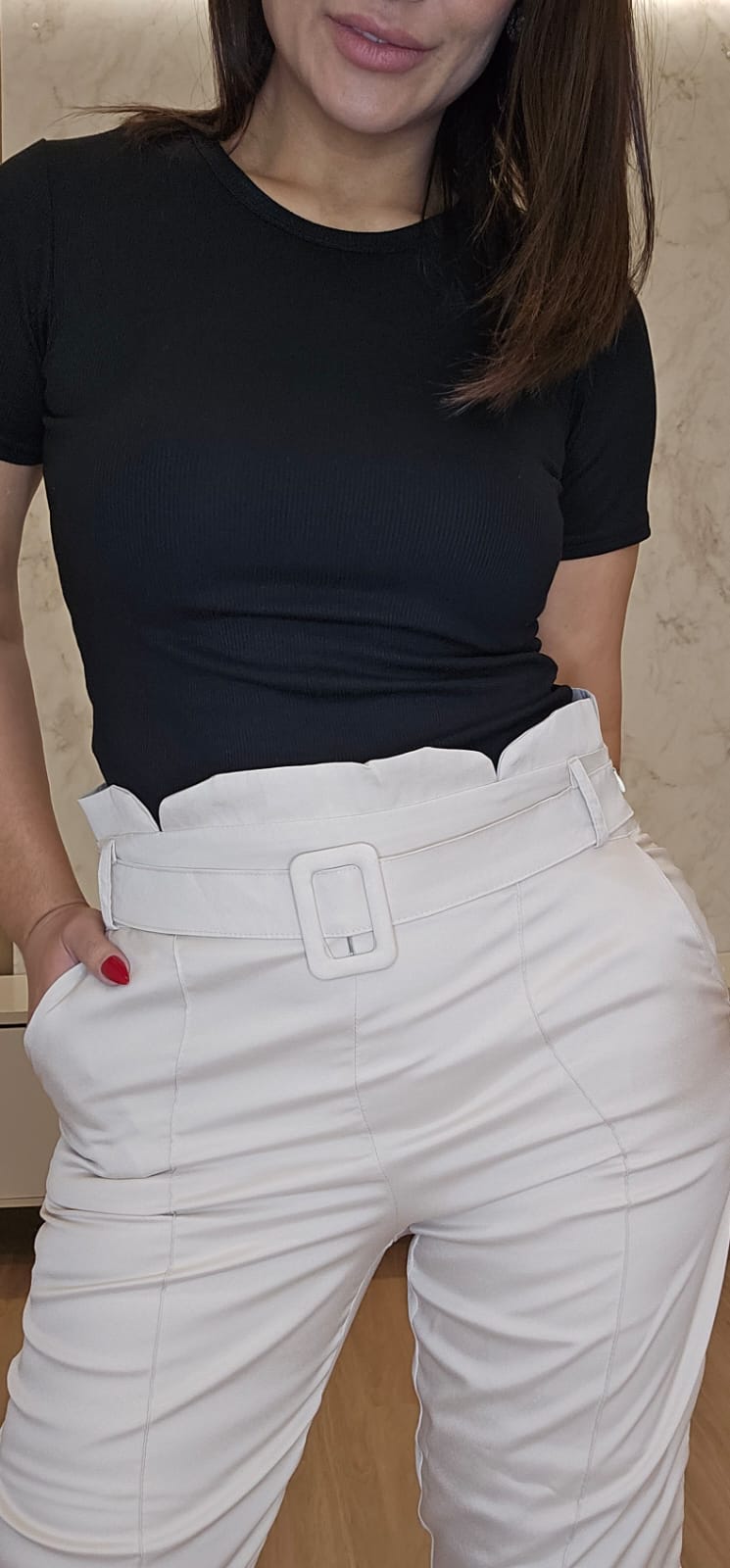 Calça feminina de cintura alta em Alfaiataria com Cinto Forrado e zíper invisível - Vanessa