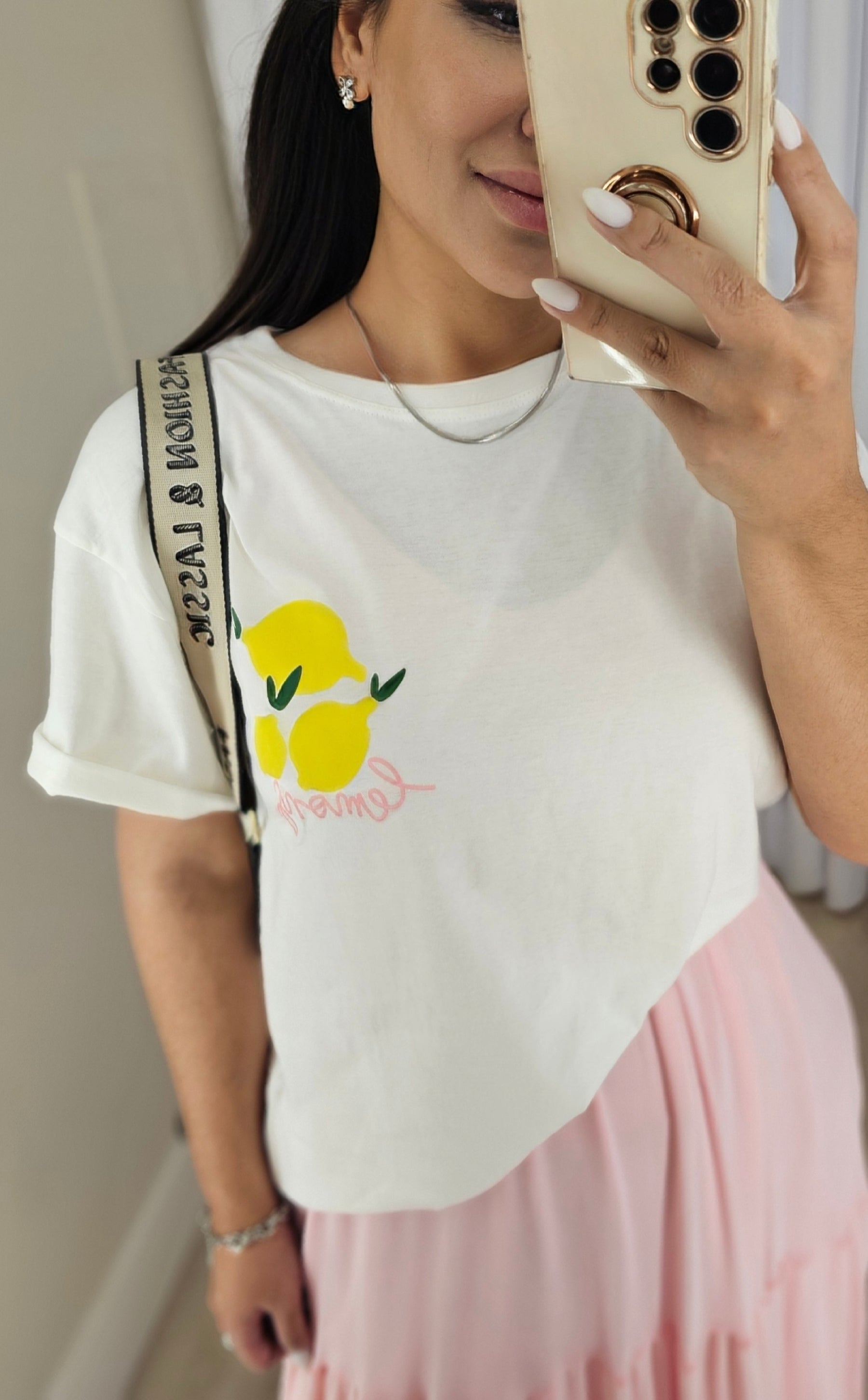 Vestido longo feminino fluído em tule rosa com faixa de amarração