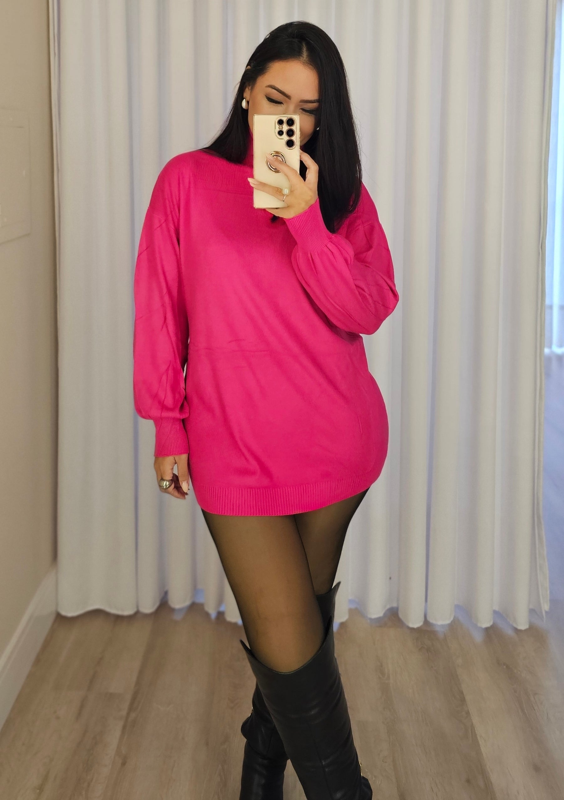 Blusa Feminina Gola Alta Pink – Modelagem Versátil com Manga Bufante e Estilo Elegante