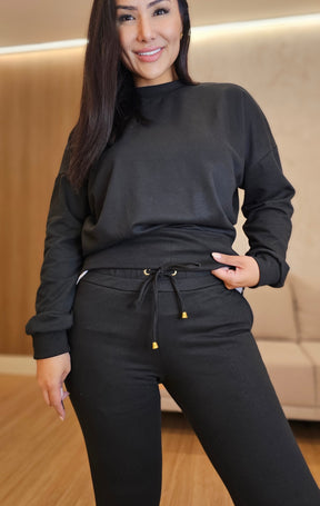Conjunto Feminino de Moletom Preto com Botões Dourados – Casual & Estiloso