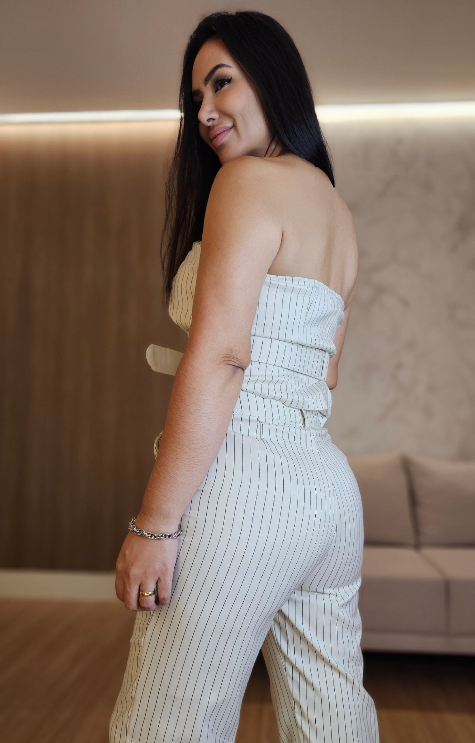 Conjunto Feminino Alfaiataria Risca de Giz – Elegância Atemporal com Versatilidade Moderna