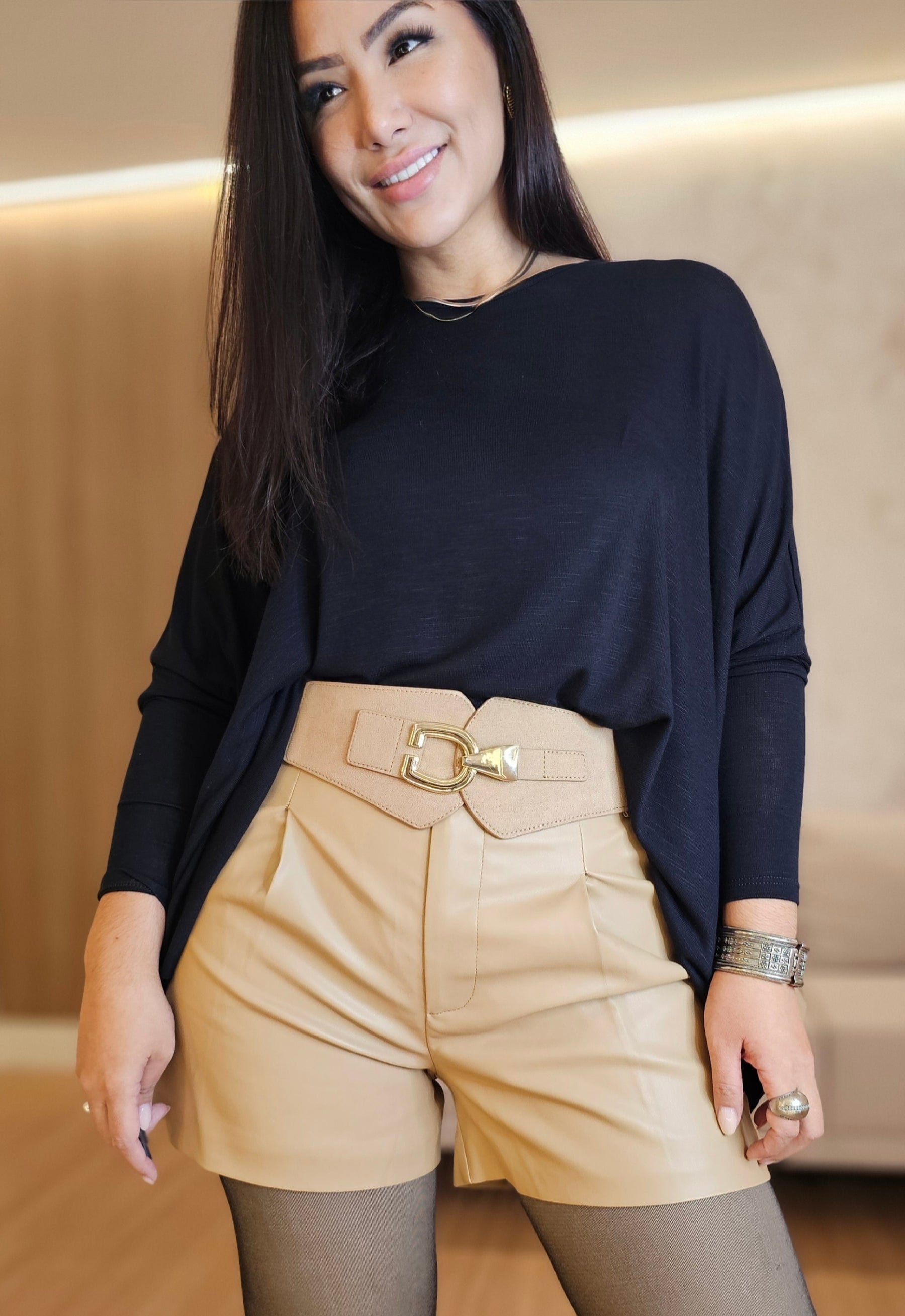 Blusa Feminina Preta Manga Longa – Modelagem Ampla e Elegante
