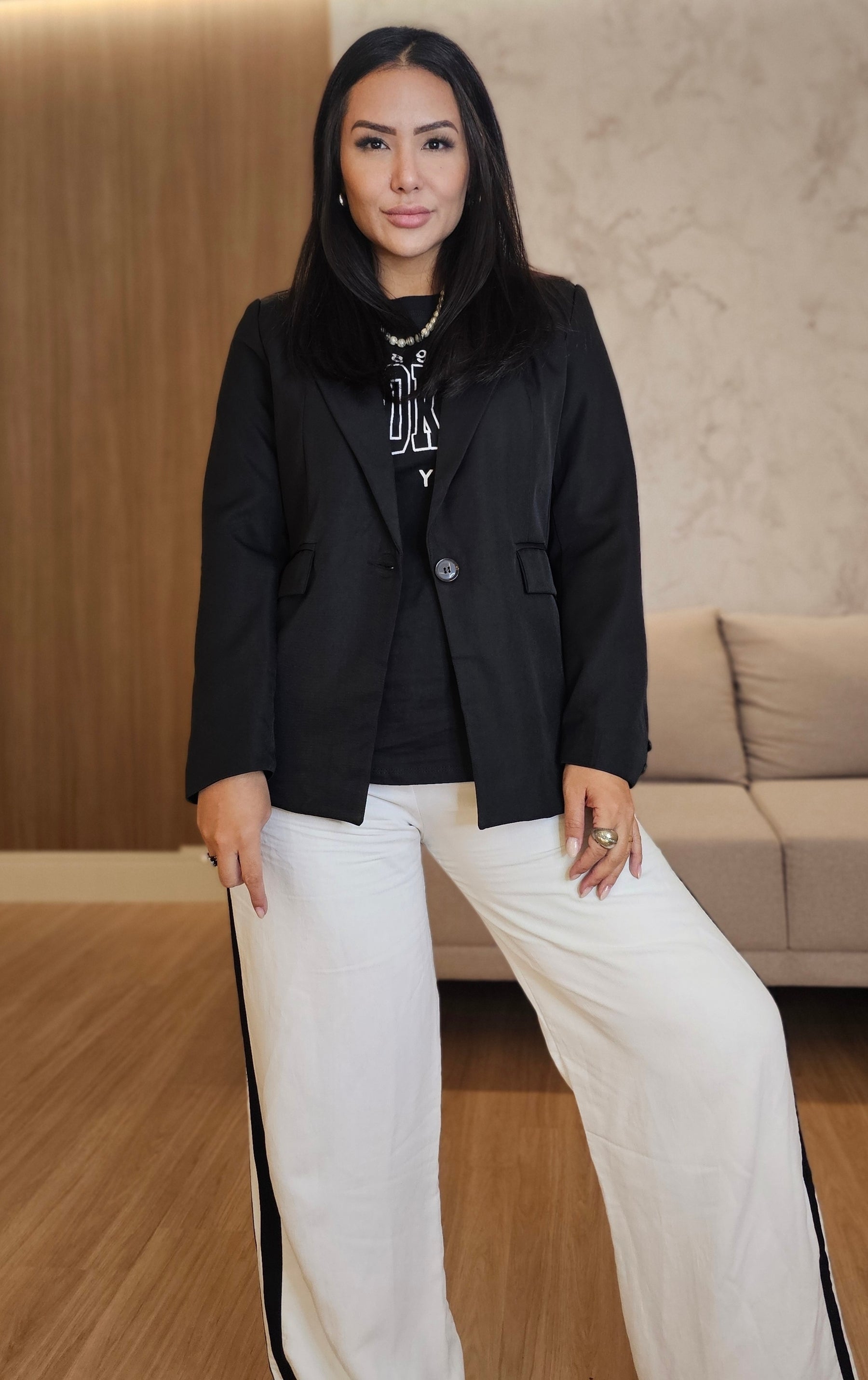 Calça Pantalona Feminina Branca com Faixa Lateral Preta