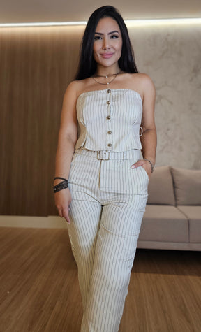 Conjunto Feminino Alfaiataria Risca de Giz – Elegância Atemporal com Versatilidade Moderna