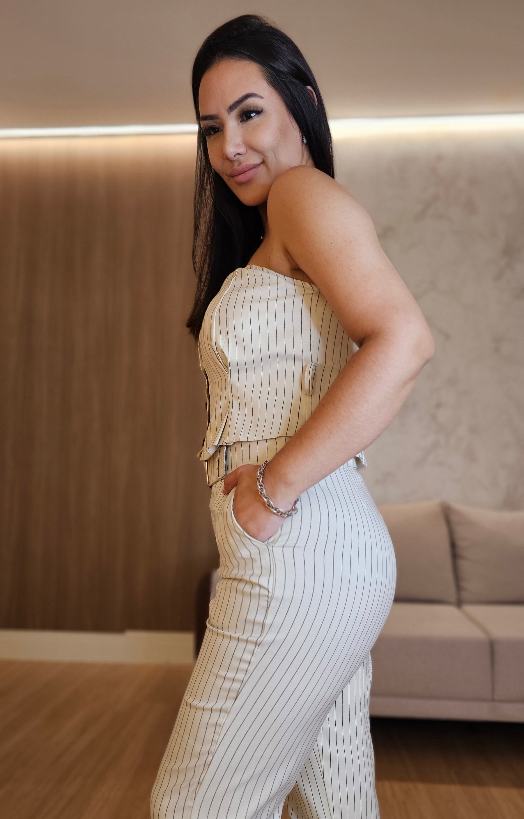 Conjunto Feminino Alfaiataria Risca de Giz – Elegância Atemporal com Versatilidade Moderna
