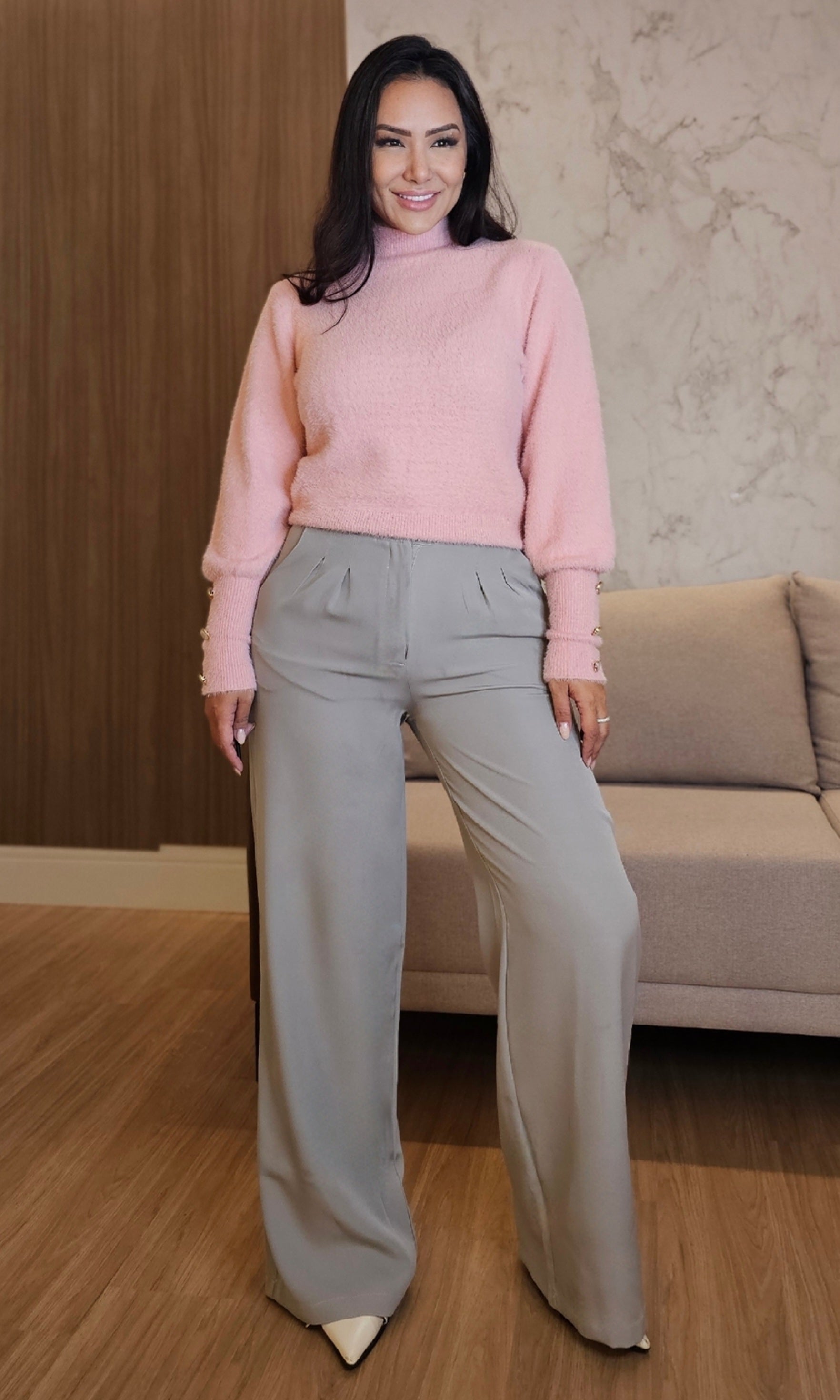 Blusa Feminina de Tricô Fofinho Rosa com Botões Elegantes no Punho – Conforto e Sofisticação