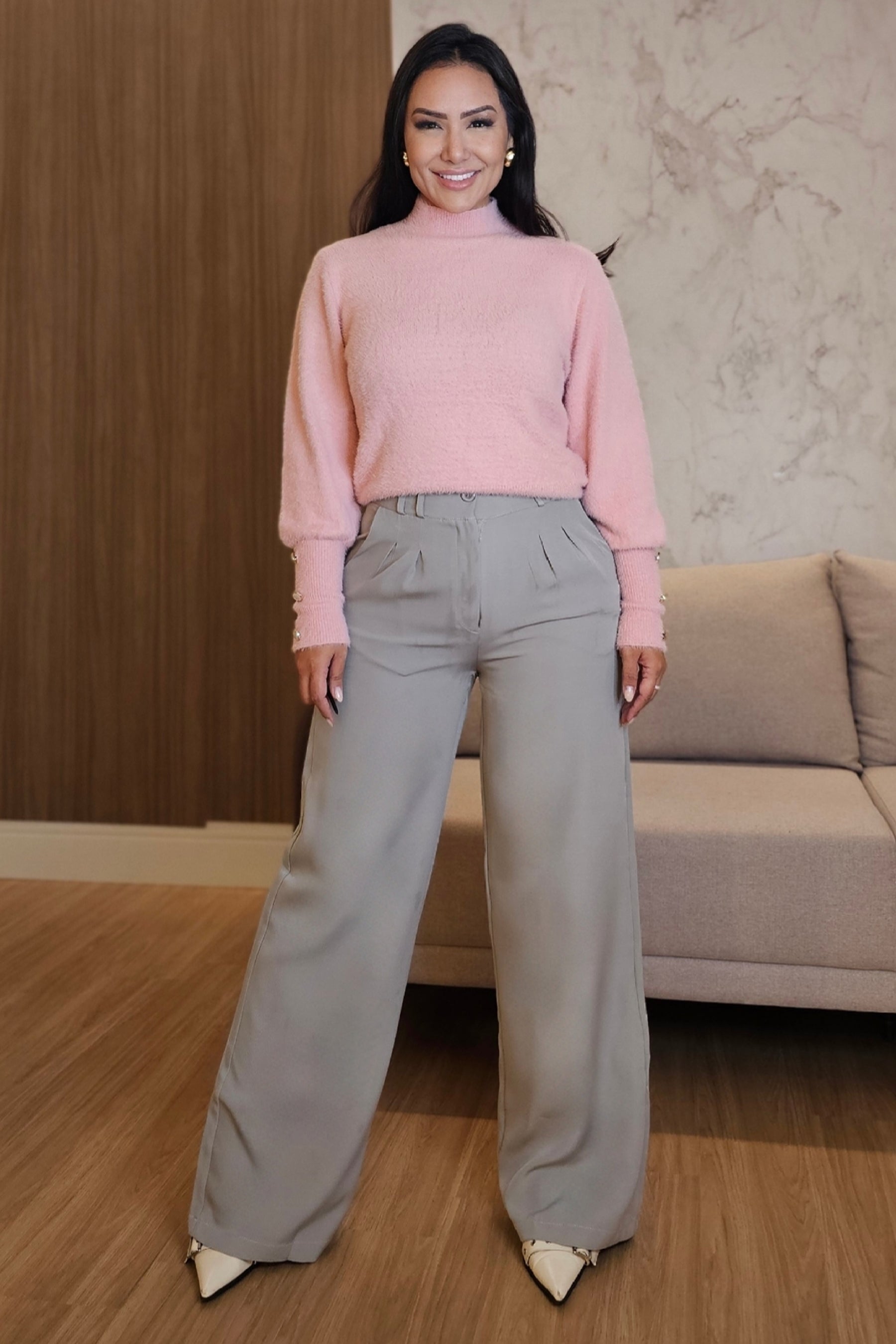 Blusa Feminina de Tricô Fofinho Rosa com Botões Elegantes no Punho – Conforto e Sofisticação