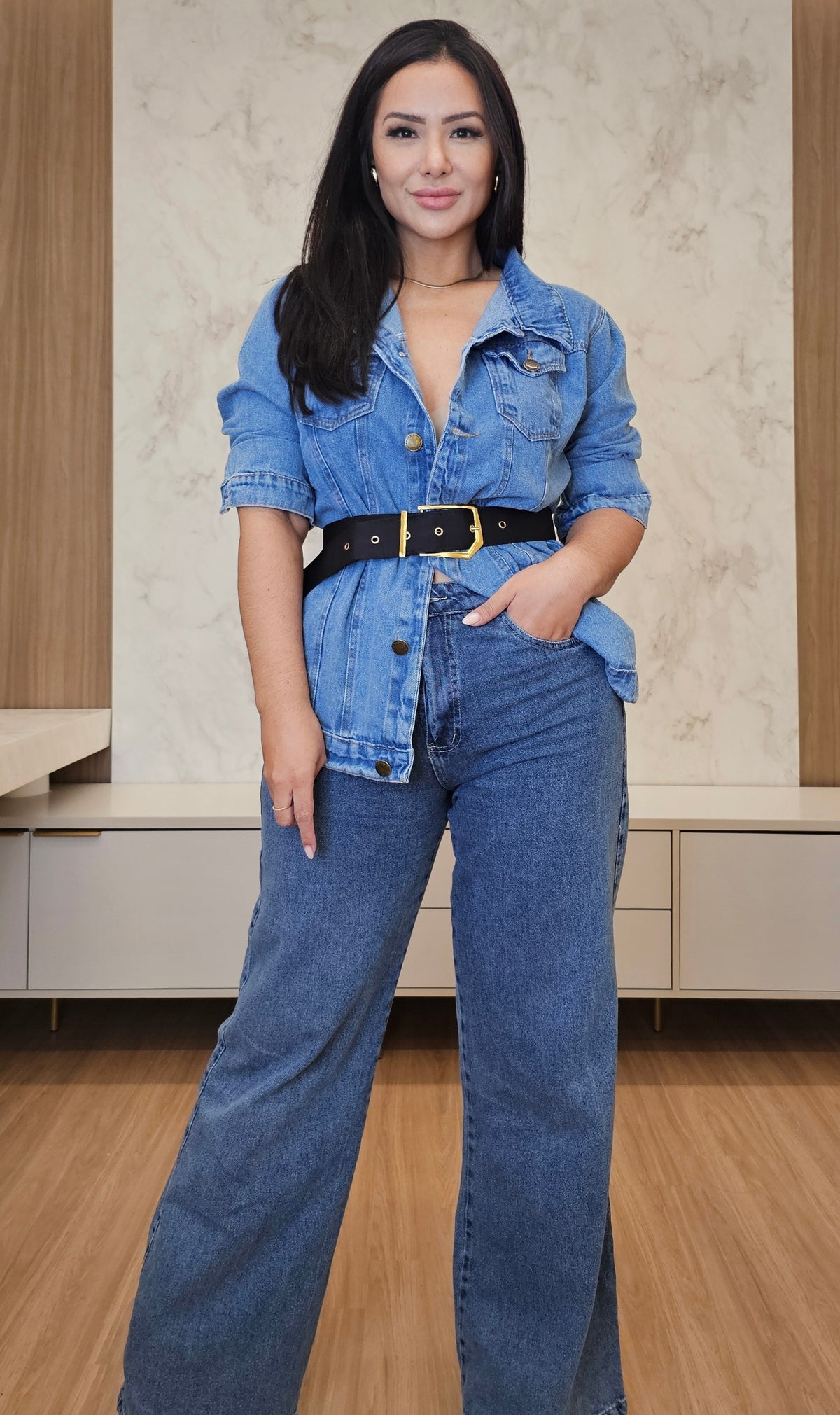 Camisa feminina oversized de jeans estruturado 100% algodão - moderna e atemporal