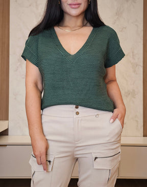 Calça Feminina Cargo em Alfaiataria com Bolsos e Zíper – Modelo Amanda