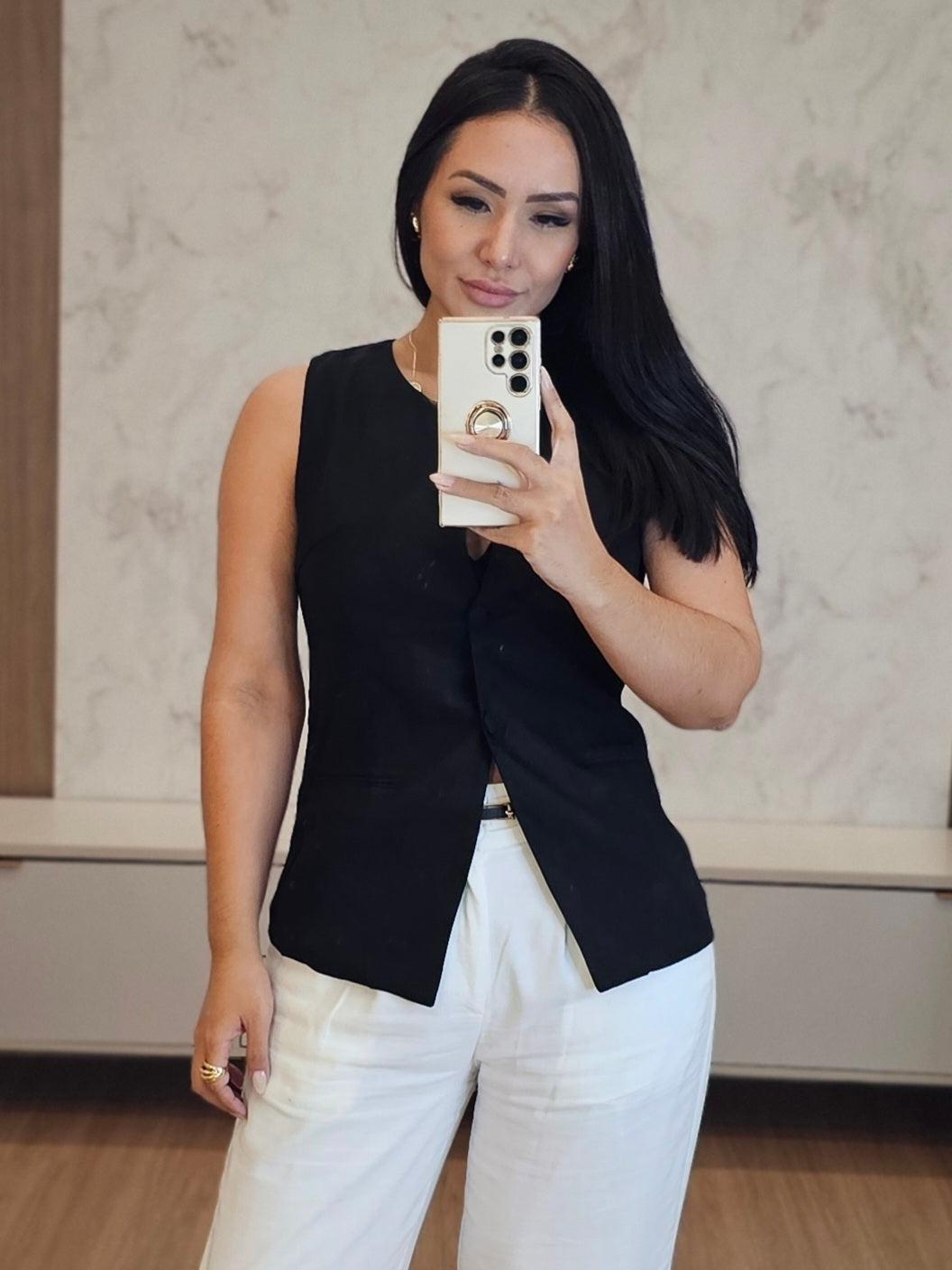 Blusa estilo colete feminina preta em alfaiataria com forro, botões encapados