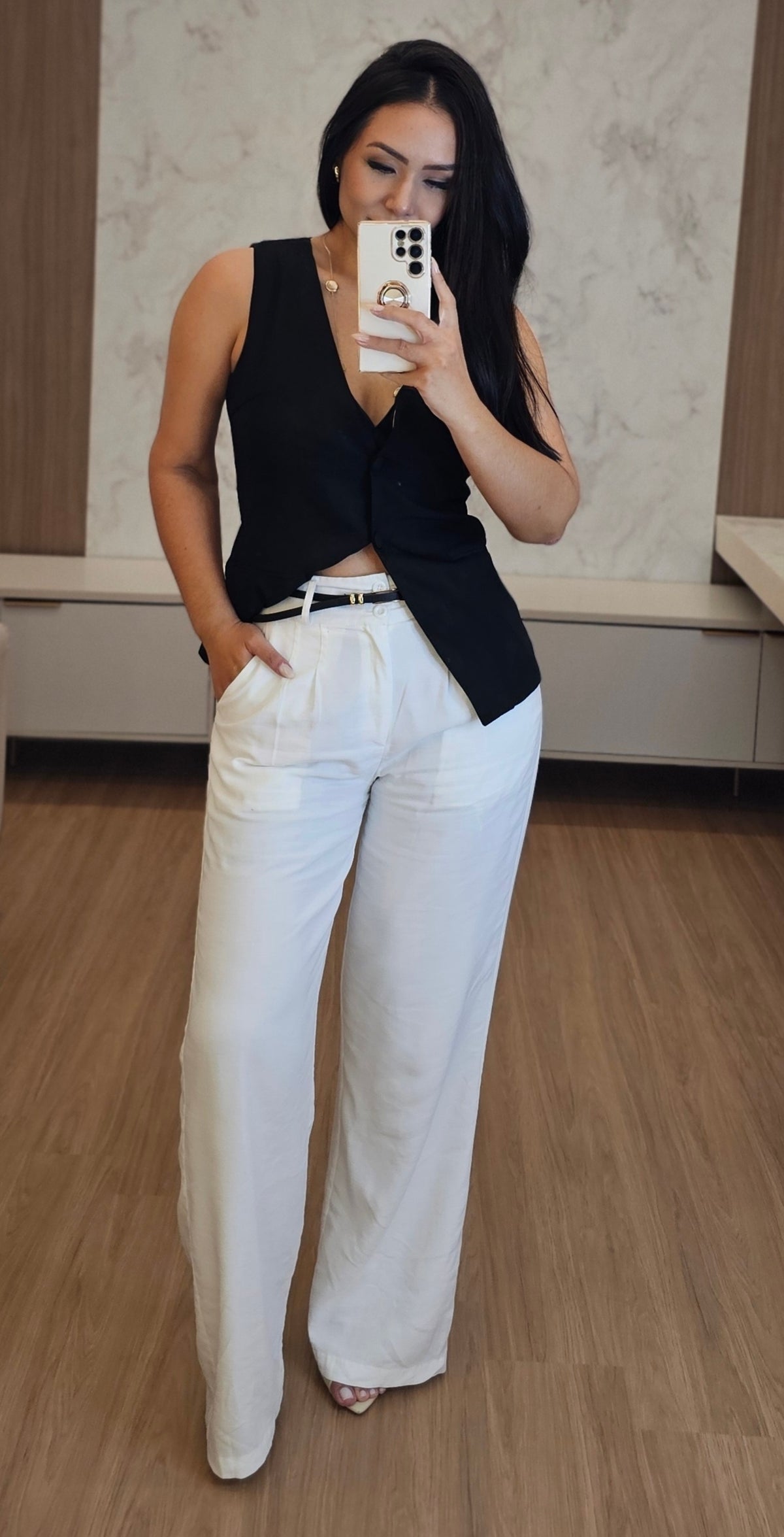 Blusa estilo colete feminina preta em alfaiataria com forro, botões encapados
