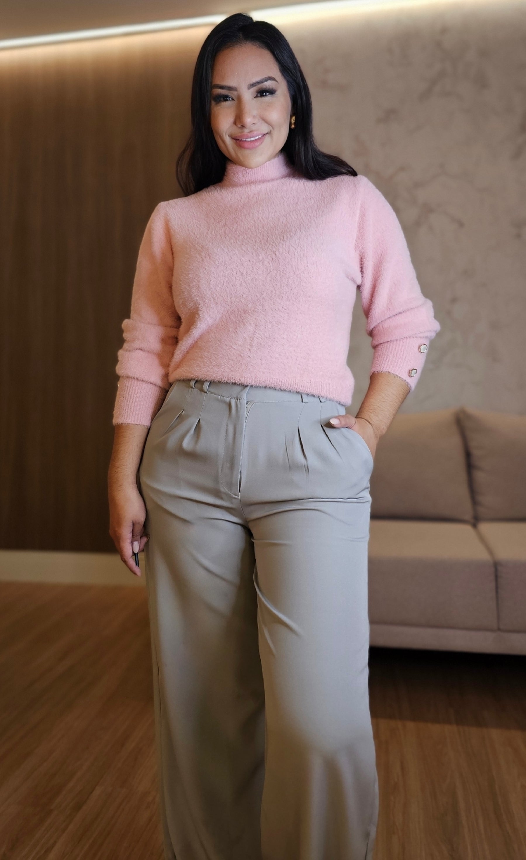 Blusa Feminina de Tricô Fofinho Rosa com Botões Elegantes no Punho – Conforto e Sofisticação