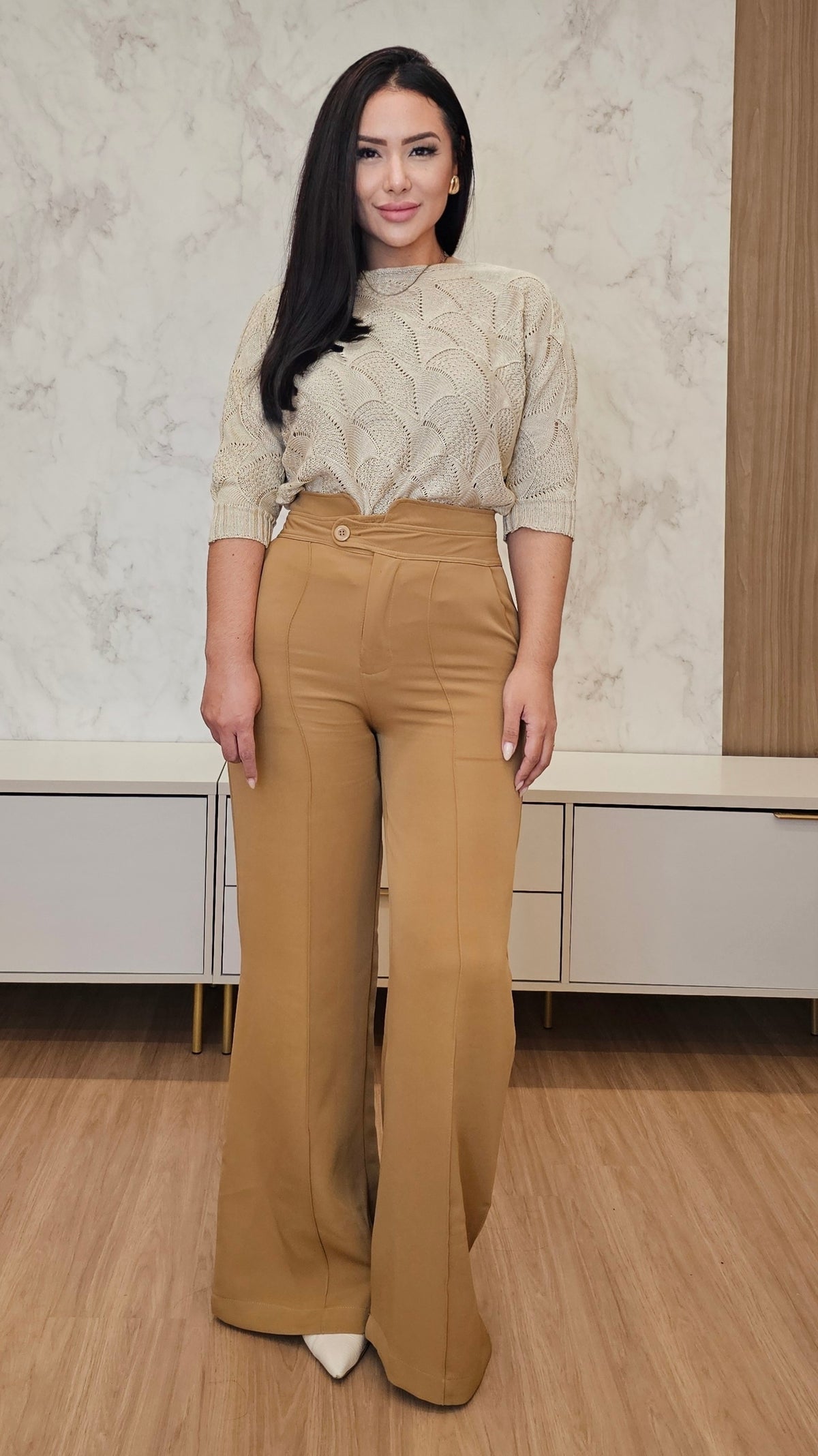 Calça Feminina de Alfaiataria Caramelo – Cintura Alta, com Bolsos, Sofisticada e Atemporal